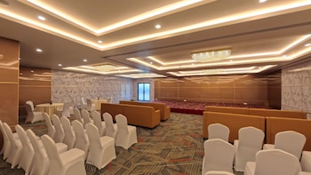 the orange hotel narsingi hyderabad