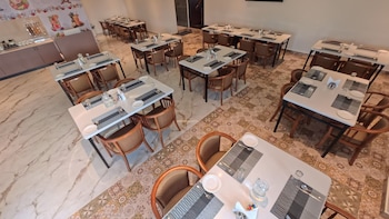 the orange hotel narsingi hyderabad