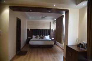 grand pinnacle lucknow