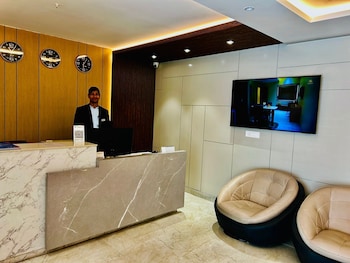 grand pinnacle lucknow