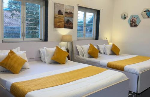 Natural Lake Pawna,,3 star