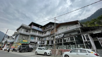 singh saab rooms and cafe