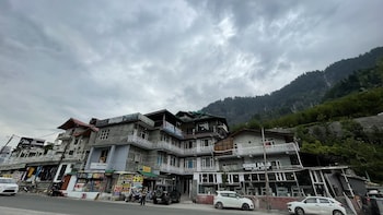 singh saab rooms and cafe