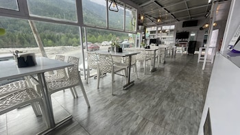 singh saab rooms and cafe