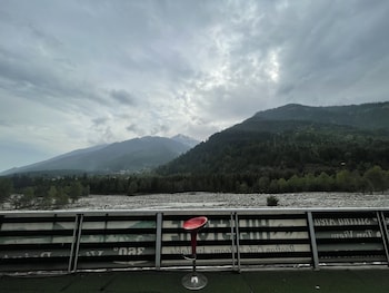 singh saab rooms and cafe