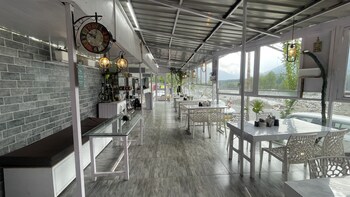 singh saab rooms and cafe