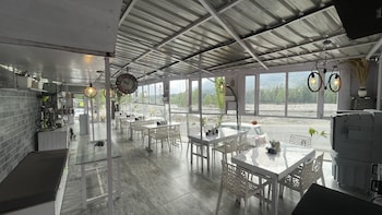 singh saab rooms and cafe