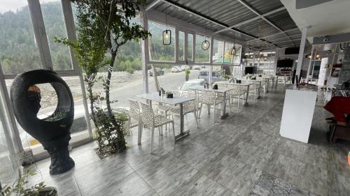 singh saab rooms and cafe