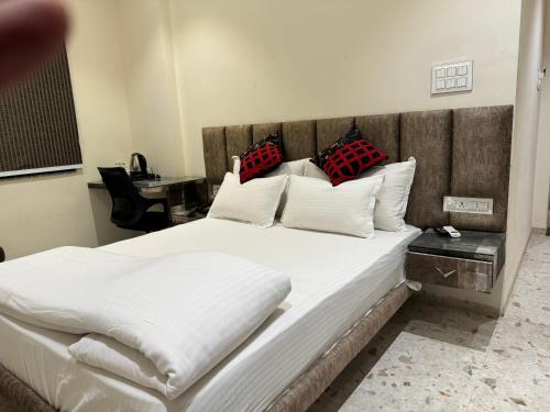 Hotel Sajanshree,,3 star