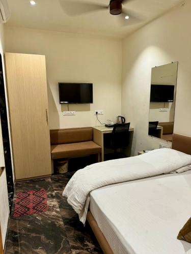 Hotel Sajanshree,,3 star