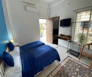 the autumn leaves bhopal