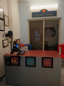 the autumn leaves bhopal