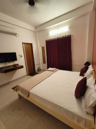 the autumn leaves bhopal