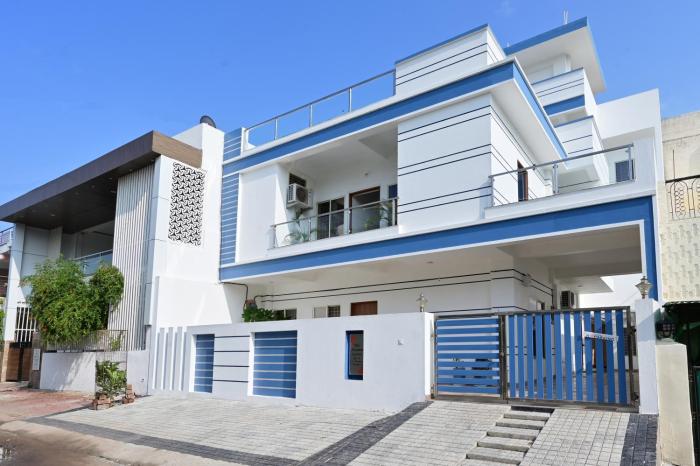 the autumn leaves bhopal