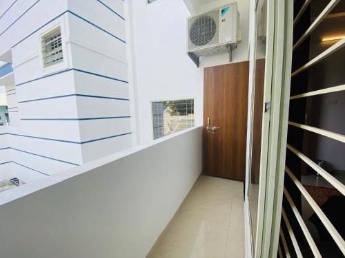 the autumn leaves bhopal