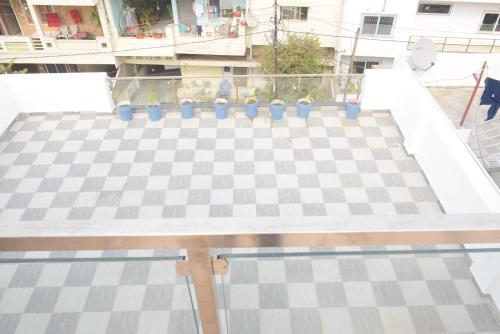 the autumn leaves bhopal