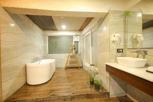 nanau luxury resort and spa