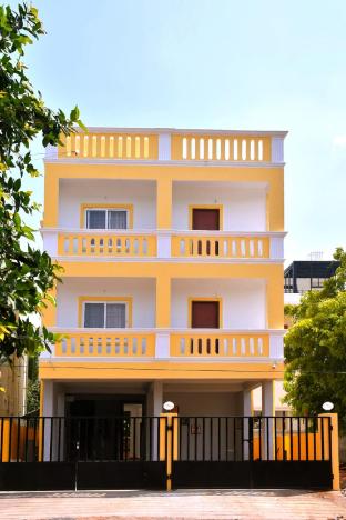 le premier inn with swimming pool