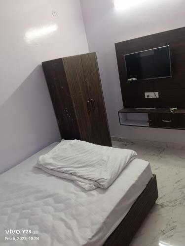 Ganpati Shri P. Guest House,,2 star