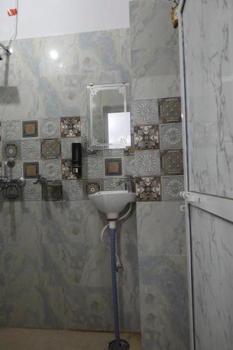 Ganpati Shri P. Guest House,,2 star