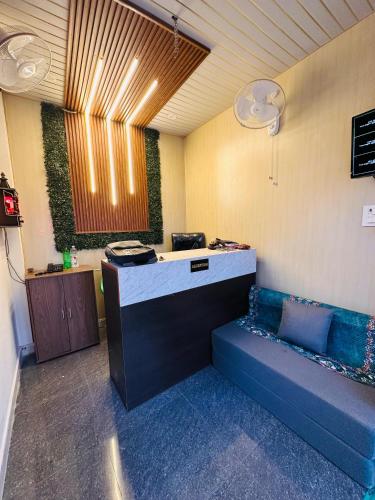 hotel airport suites
