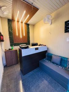 hotel airport suites
