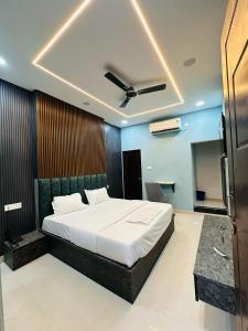 hotel airport suites