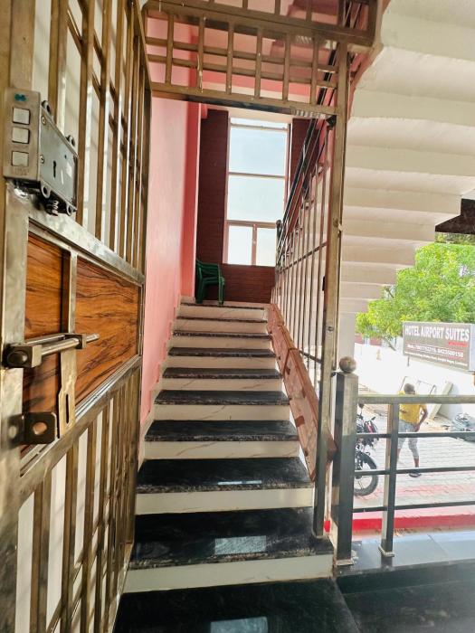 hotel airport suites