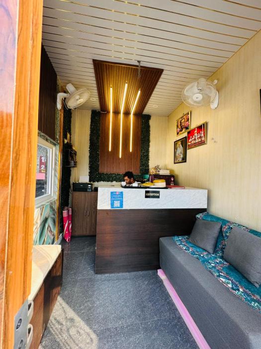 hotel airport suites