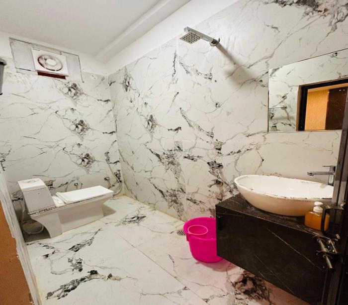 hotel airport suites