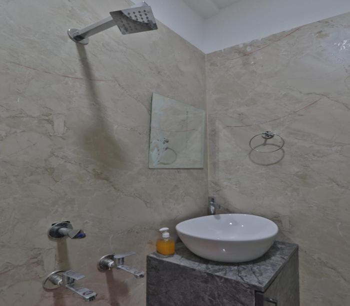 hotel airport suites