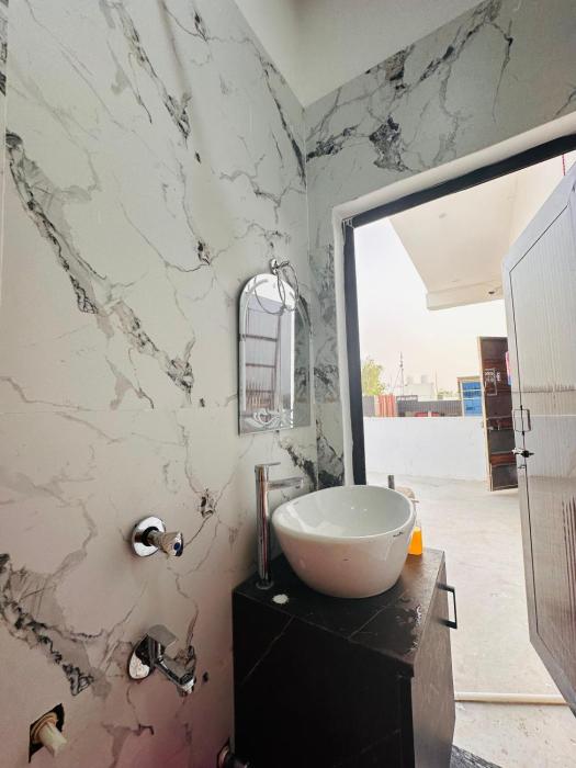 hotel airport suites