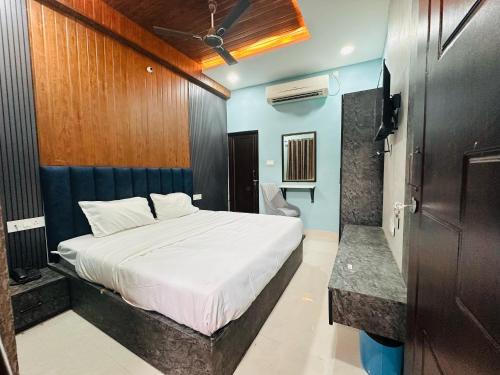 hotel airport suites