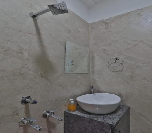 hotel airport suites