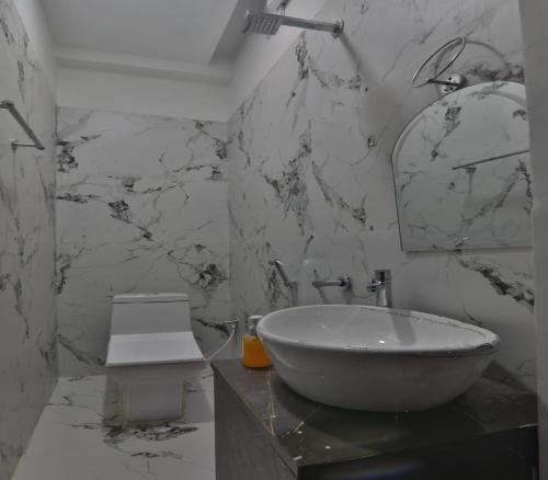 hotel airport suites