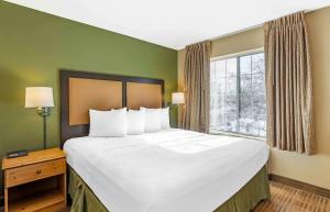 extended stay america select suites chicago naperville east