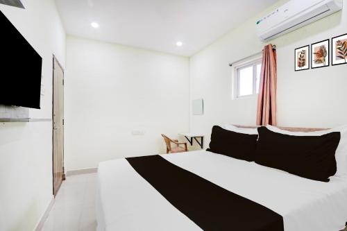 Hotel O Century Grand Luxury Rooms,,3 star