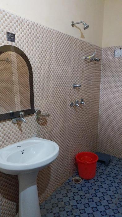 hotel gauri shankar and restaurant