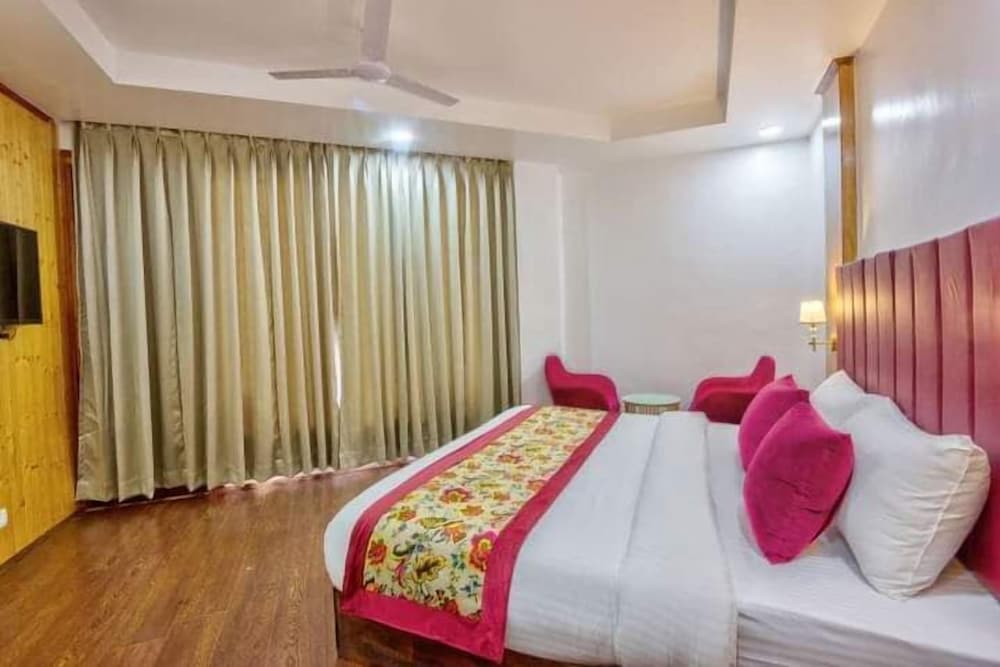 everest hotel manali