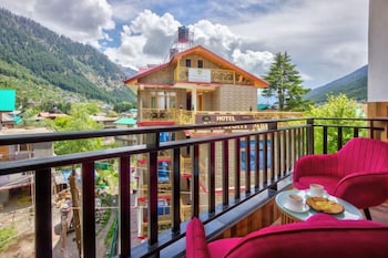 everest hotel manali