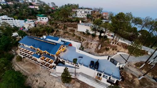 The Dunhill Manor,,3 star