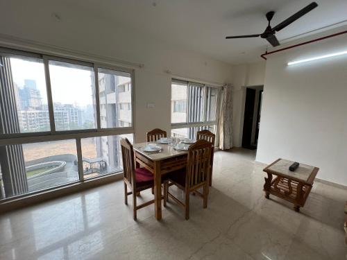 pinaki comfort stay malad near nesco and oberoi mall