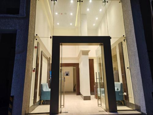 pinaki comfort stay malad near nesco and oberoi mall