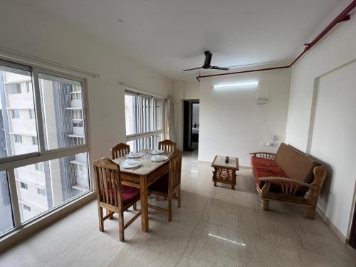 pinaki comfort stay malad near nesco and oberoi mall