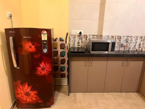 pinaki comfort stay malad near nesco and oberoi mall