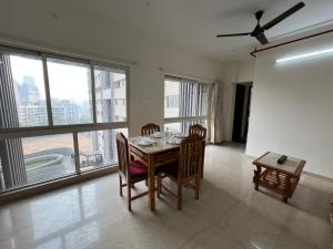 pinaki comfort stay malad near nesco and oberoi mall