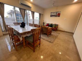 pinaki comfort stay malad near nesco and oberoi mall