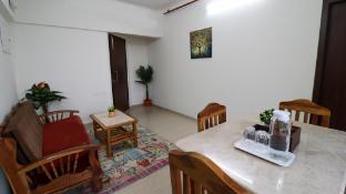 pinaki comfort stay malad near nesco and oberoi mall