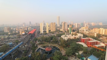 pinaki comfort stay malad near nesco and oberoi mall