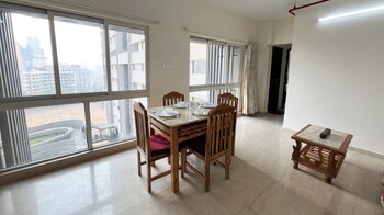 pinaki comfort stay malad near nesco and oberoi mall